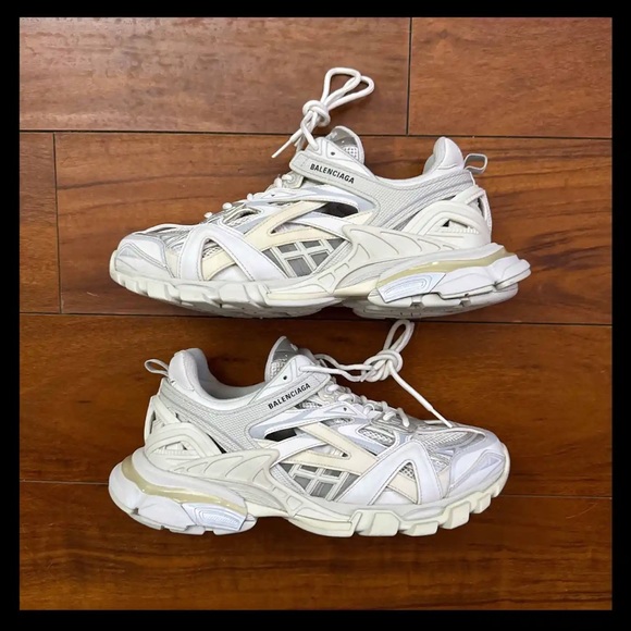 Track .2 Balenciaga - Picture 3 of 3